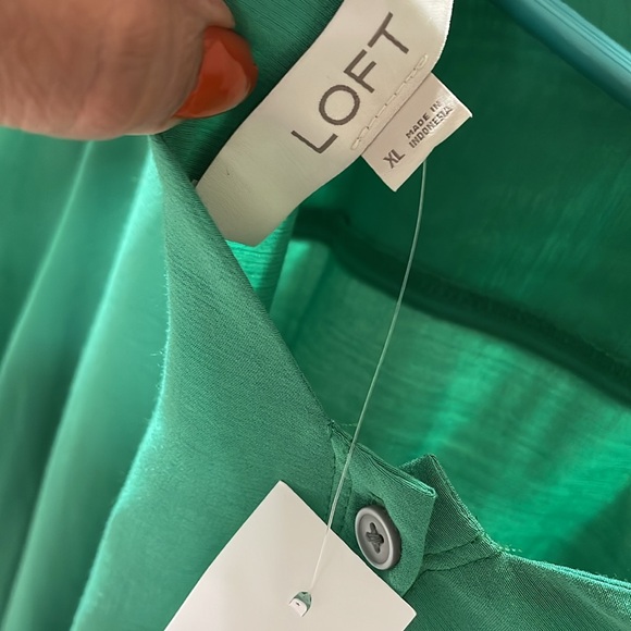 LOFT Kelly Green Blouse NEW w/ Tags - Picture 3 of 6